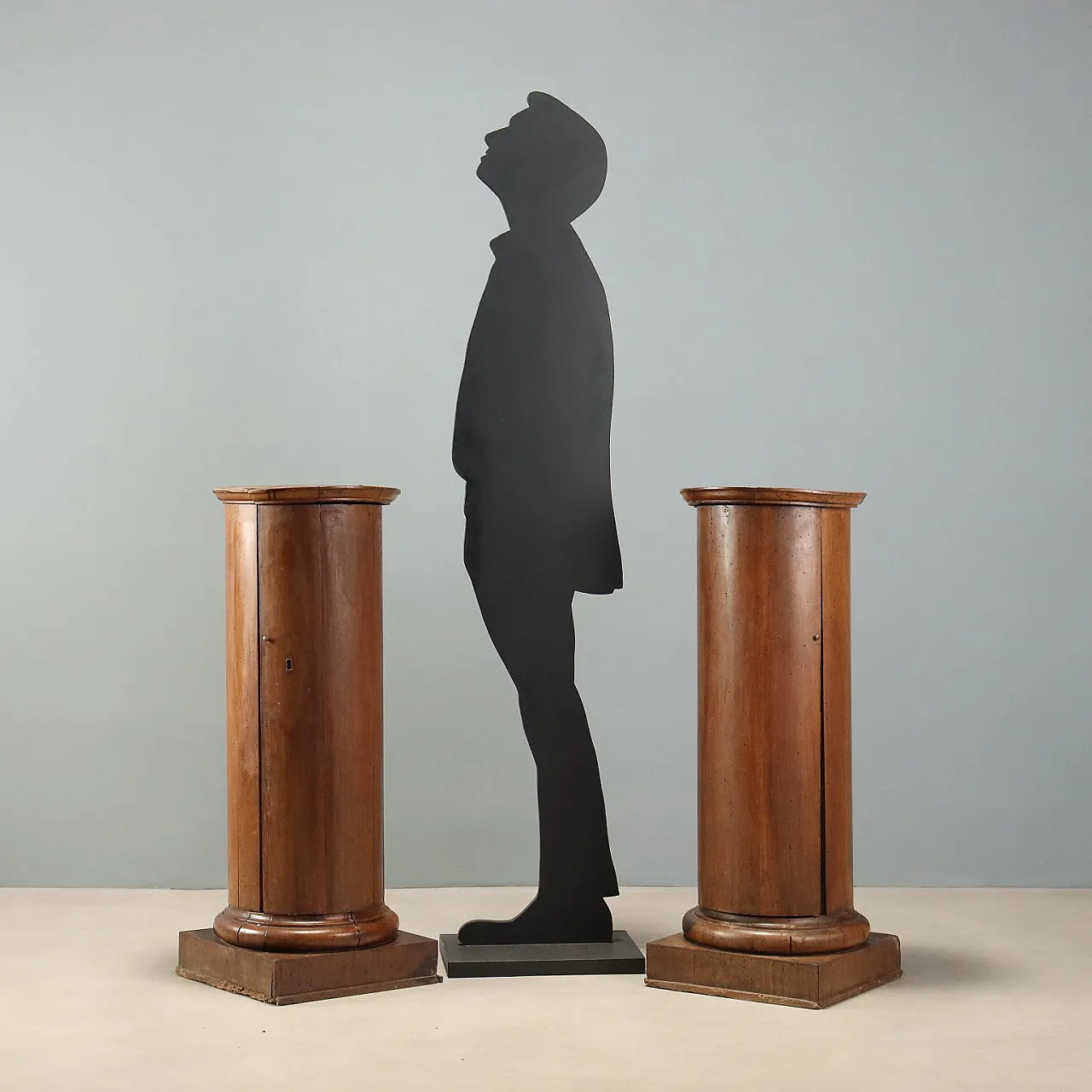 Pair of Empire column bedside tables in walnut, 19th century 2