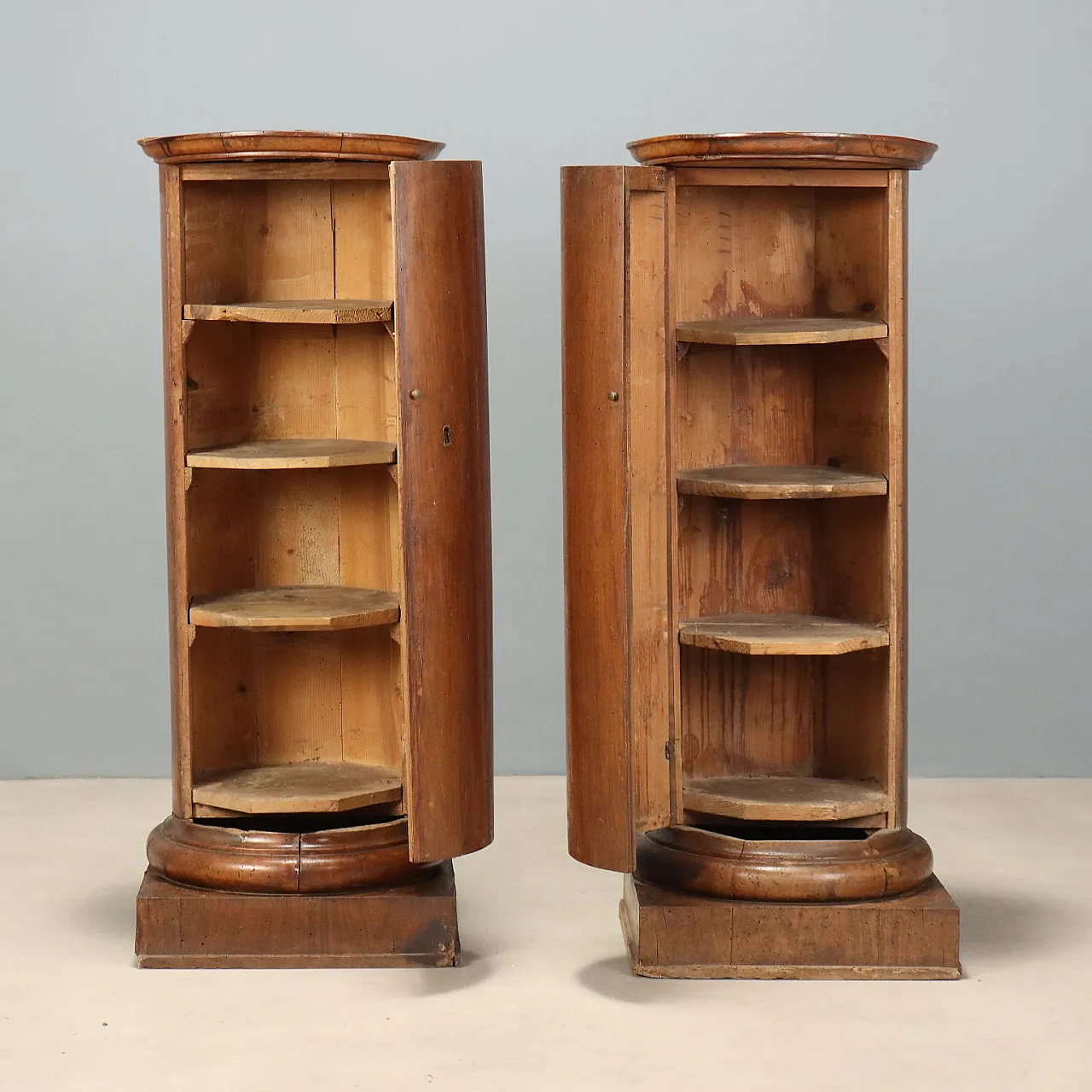 Pair of Empire column bedside tables in walnut, 19th century 3
