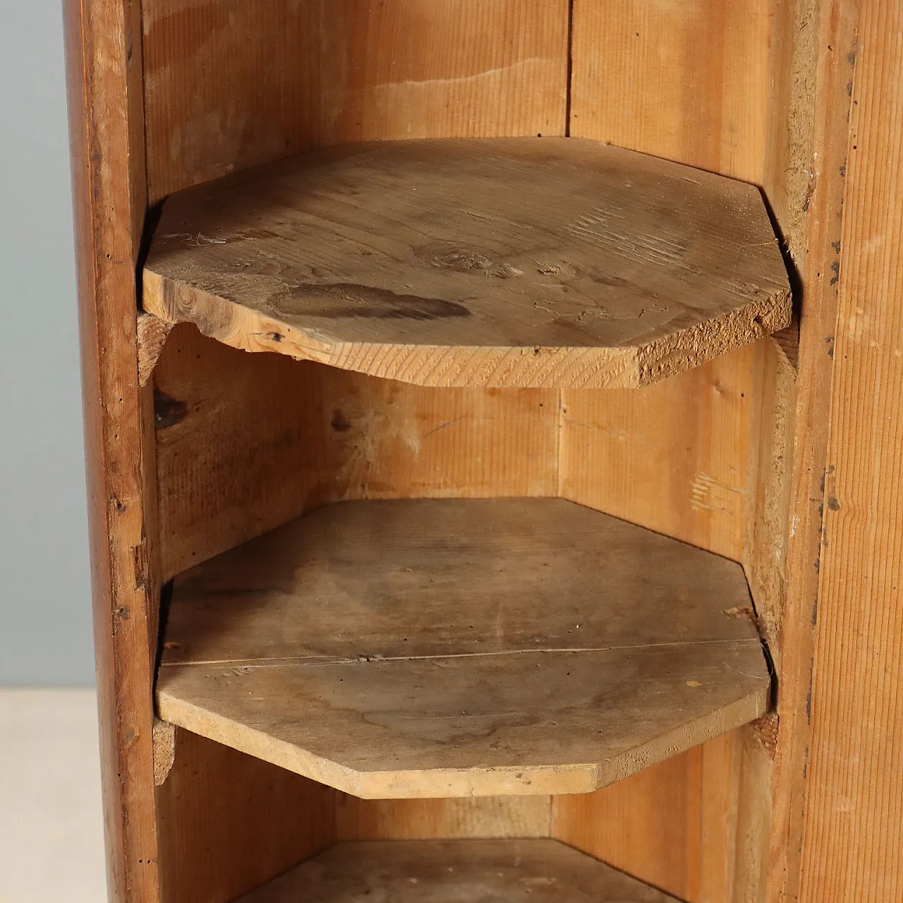 Pair of Empire column bedside tables in walnut, 19th century 4