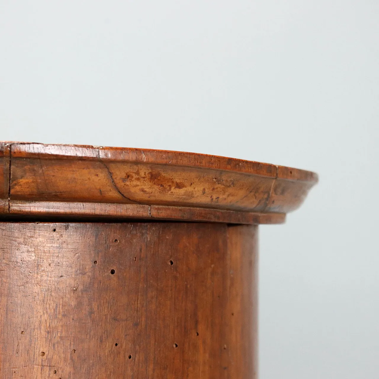Pair of Empire column bedside tables in walnut, 19th century 7