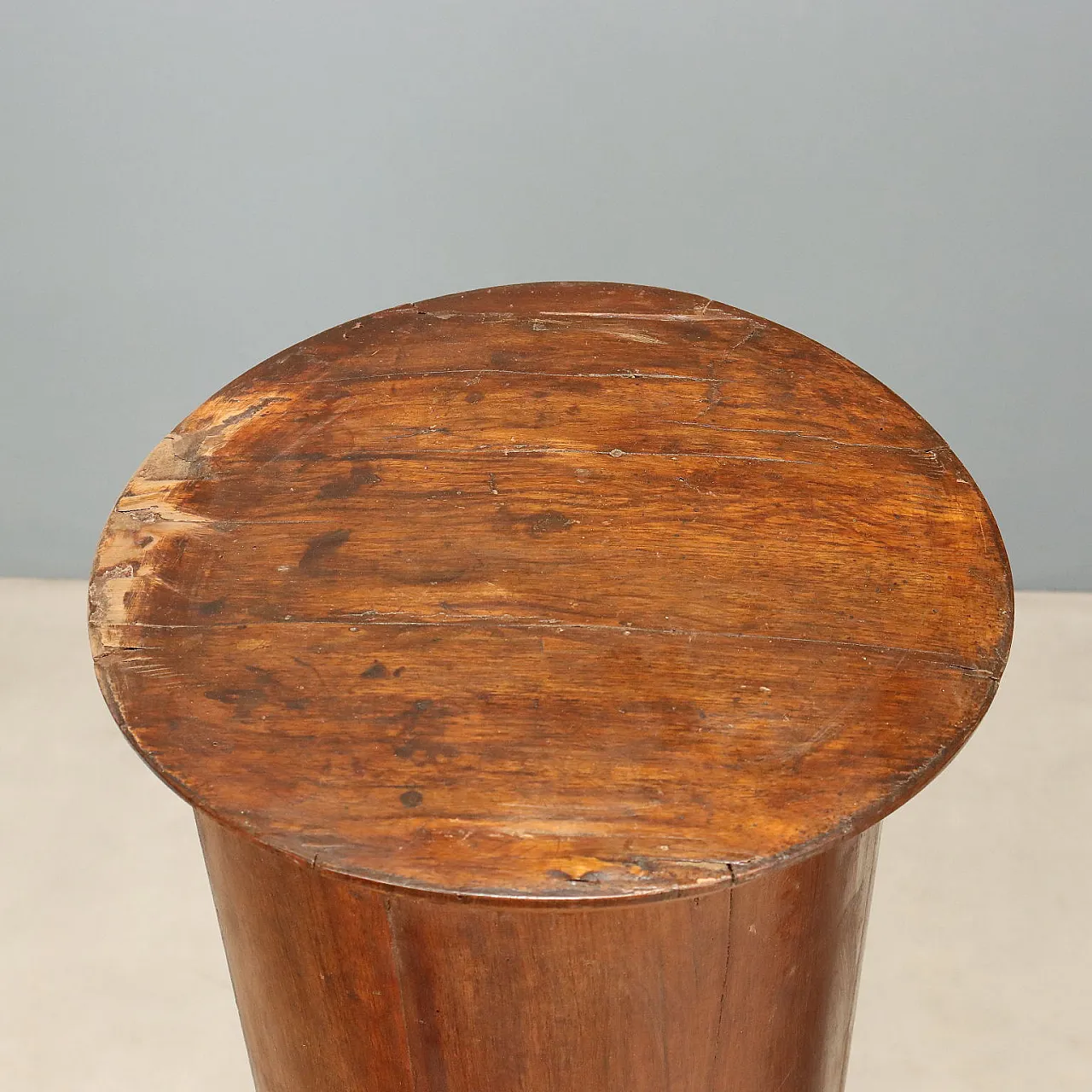 Pair of Empire column bedside tables in walnut, 19th century 9