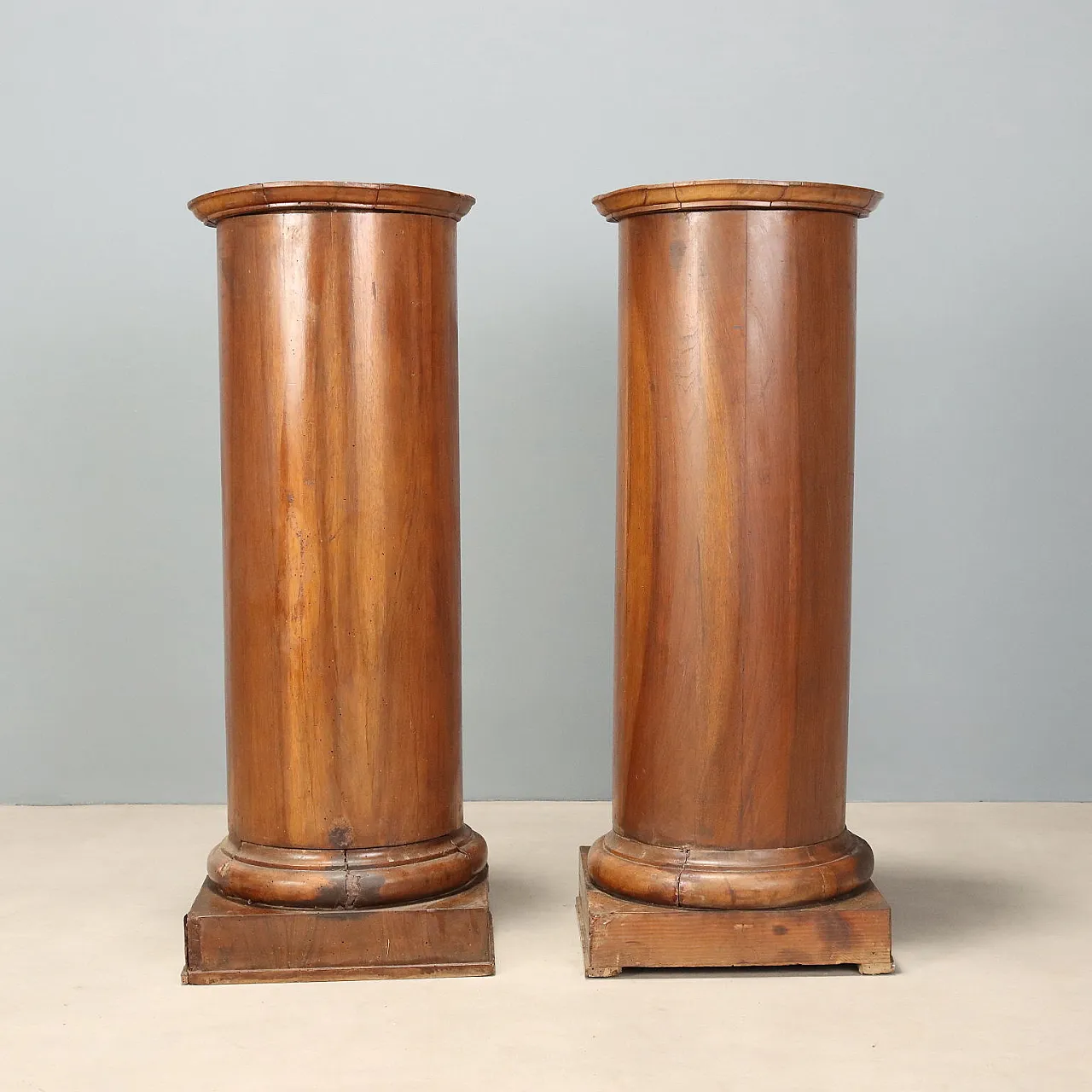 Pair of Empire column bedside tables in walnut, 19th century 10