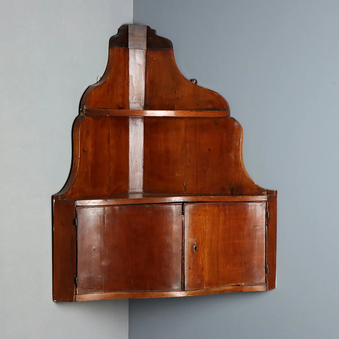Hanging walnut corner unit, 19th century 1