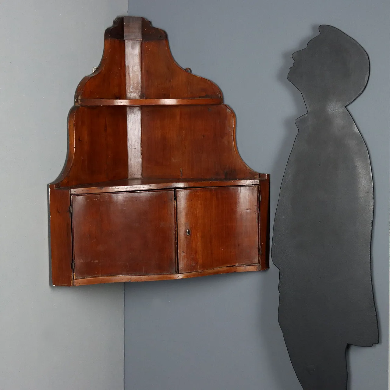 Hanging walnut corner unit, 19th century 2