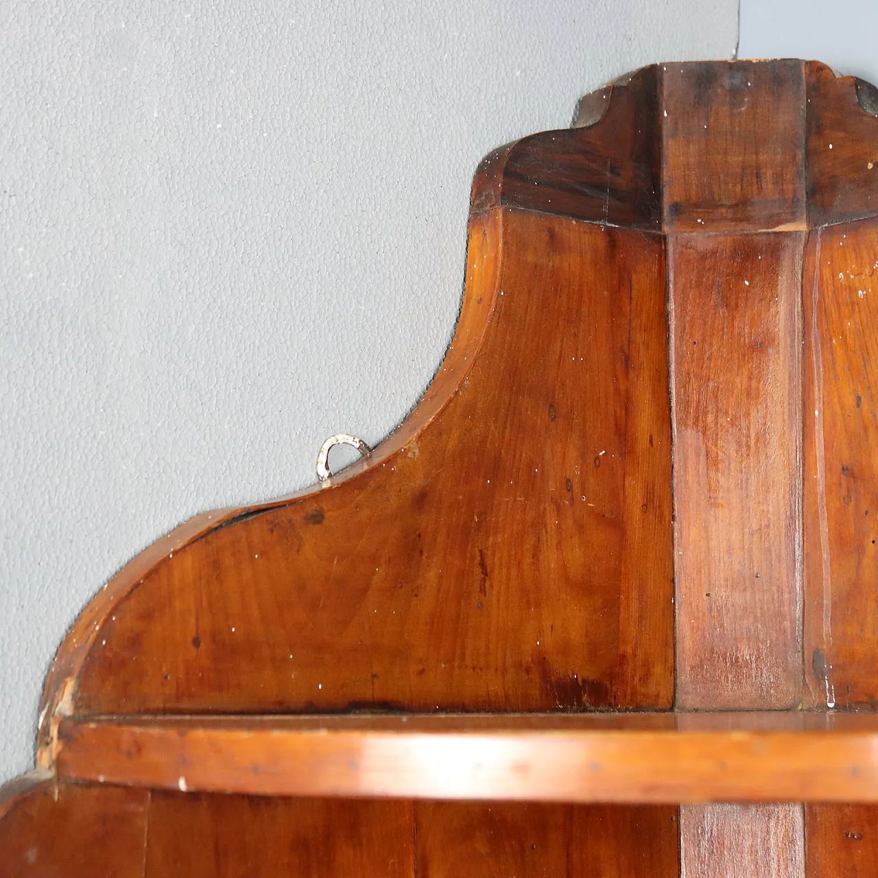 Hanging walnut corner unit, 19th century 4