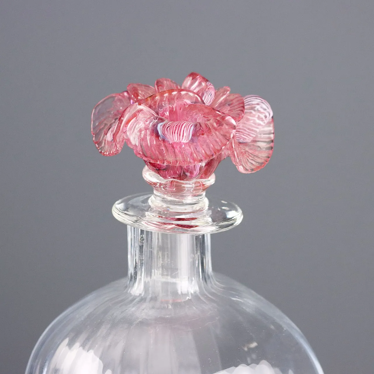 Ribbed blown glass bottle with rose-shaped cap, 20th century 3