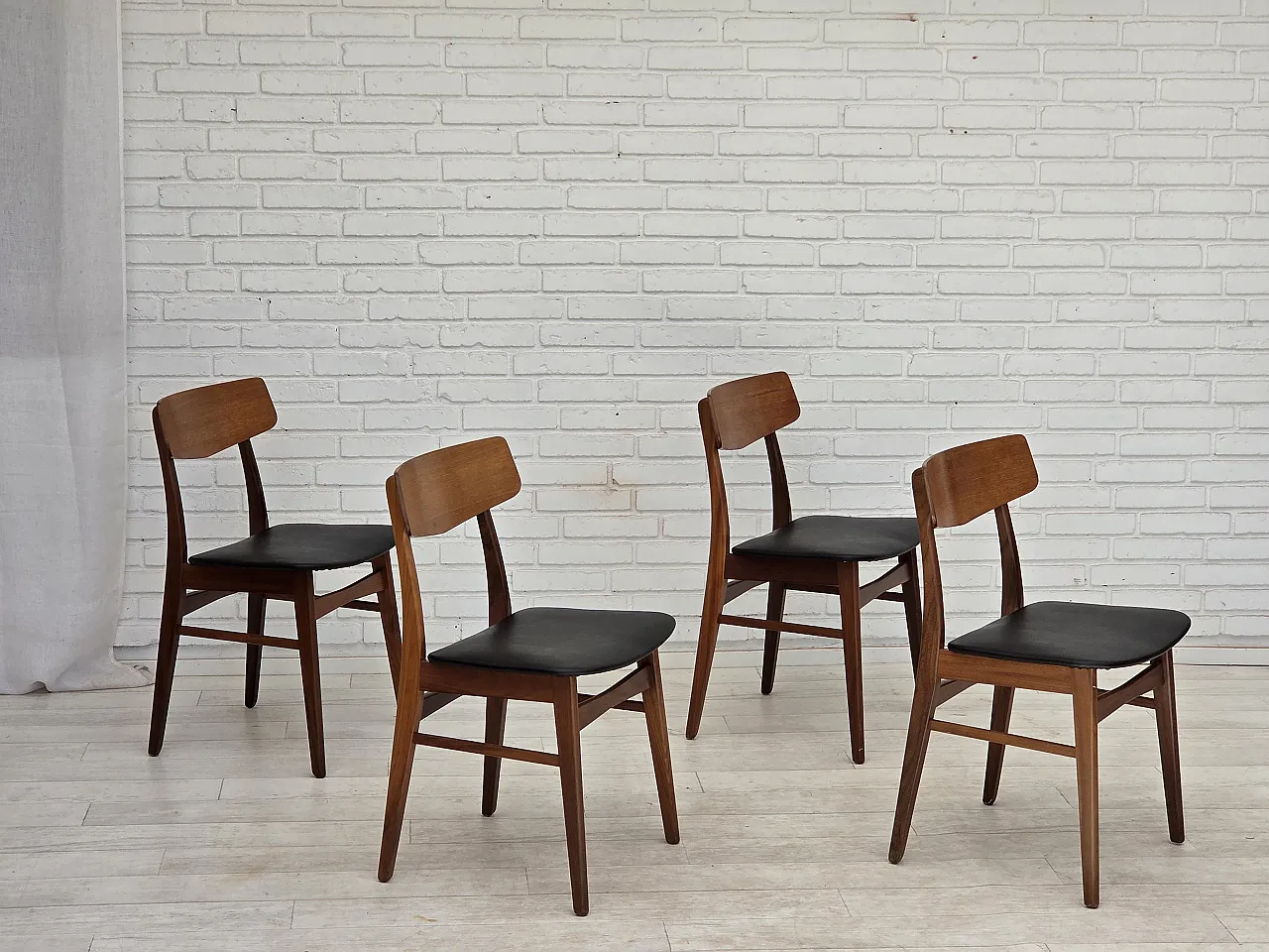 1970s, set of 4 Danish dining chairs by Findahl Møbelfabrik. 1