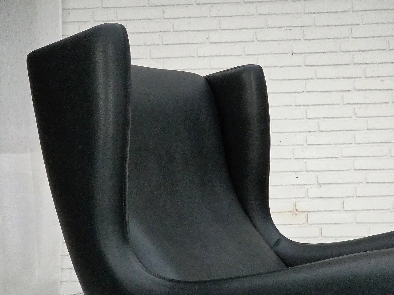 1960s, Danish design by Illum Wikkelsø, armchair, model 110, leather. 3