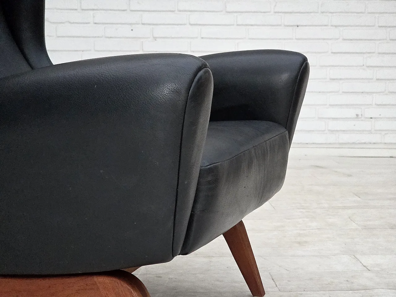 1960s, Danish design by Illum Wikkelsø, armchair, model 110, leather. 4
