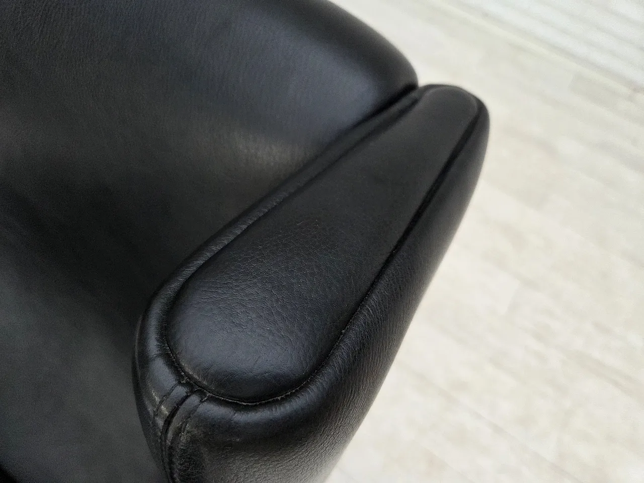 1960s, Danish design by Illum Wikkelsø, armchair, model 110, leather. 9
