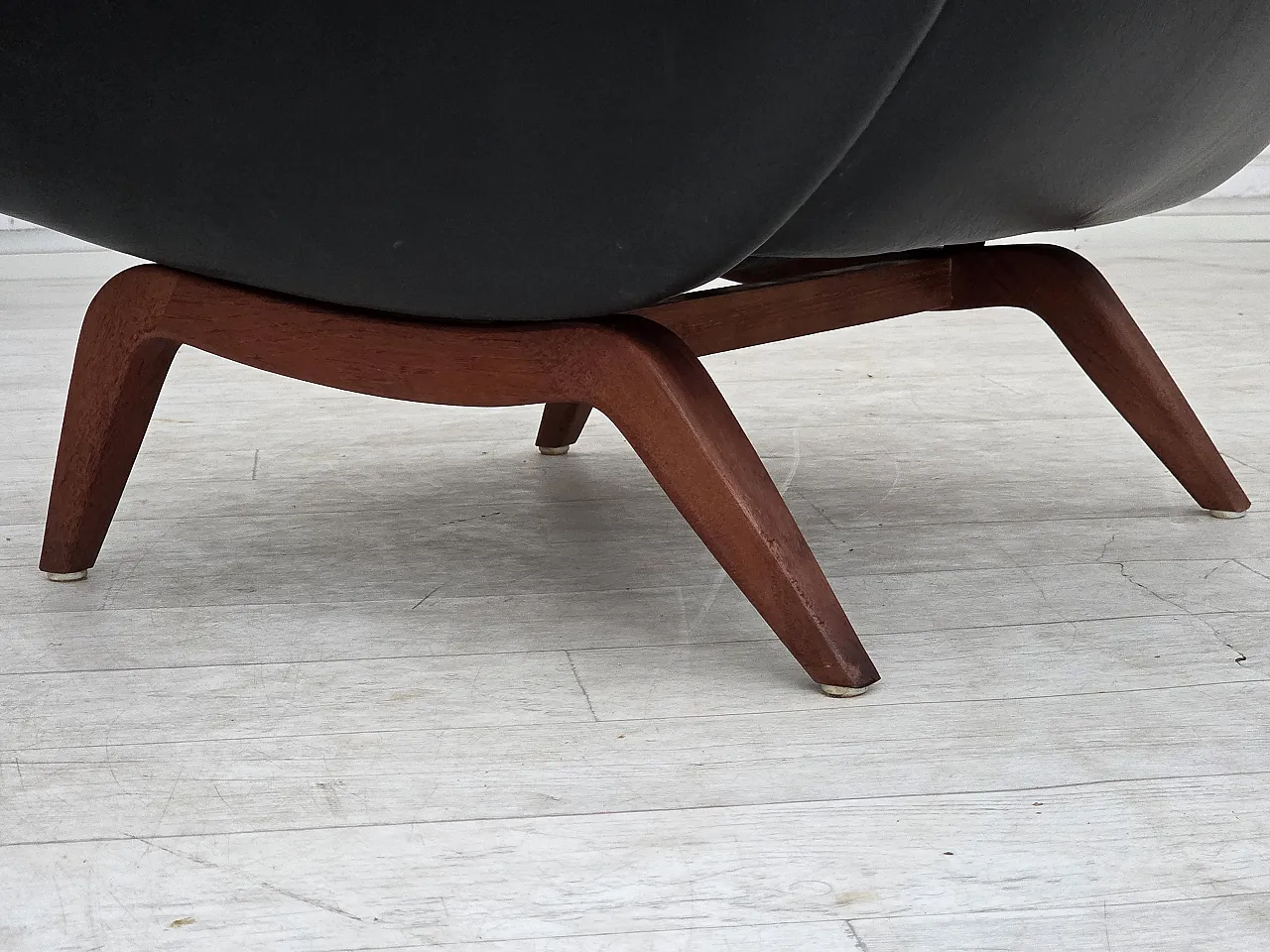 1960s, Danish design by Illum Wikkelsø, armchair, model 110, leather. 16