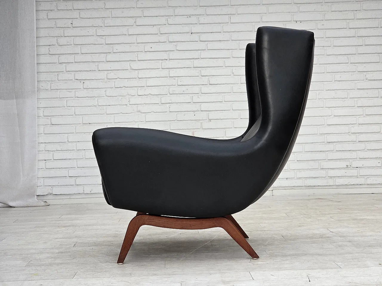 1960s, Danish design by Illum Wikkelsø, armchair, model 110, leather. 17