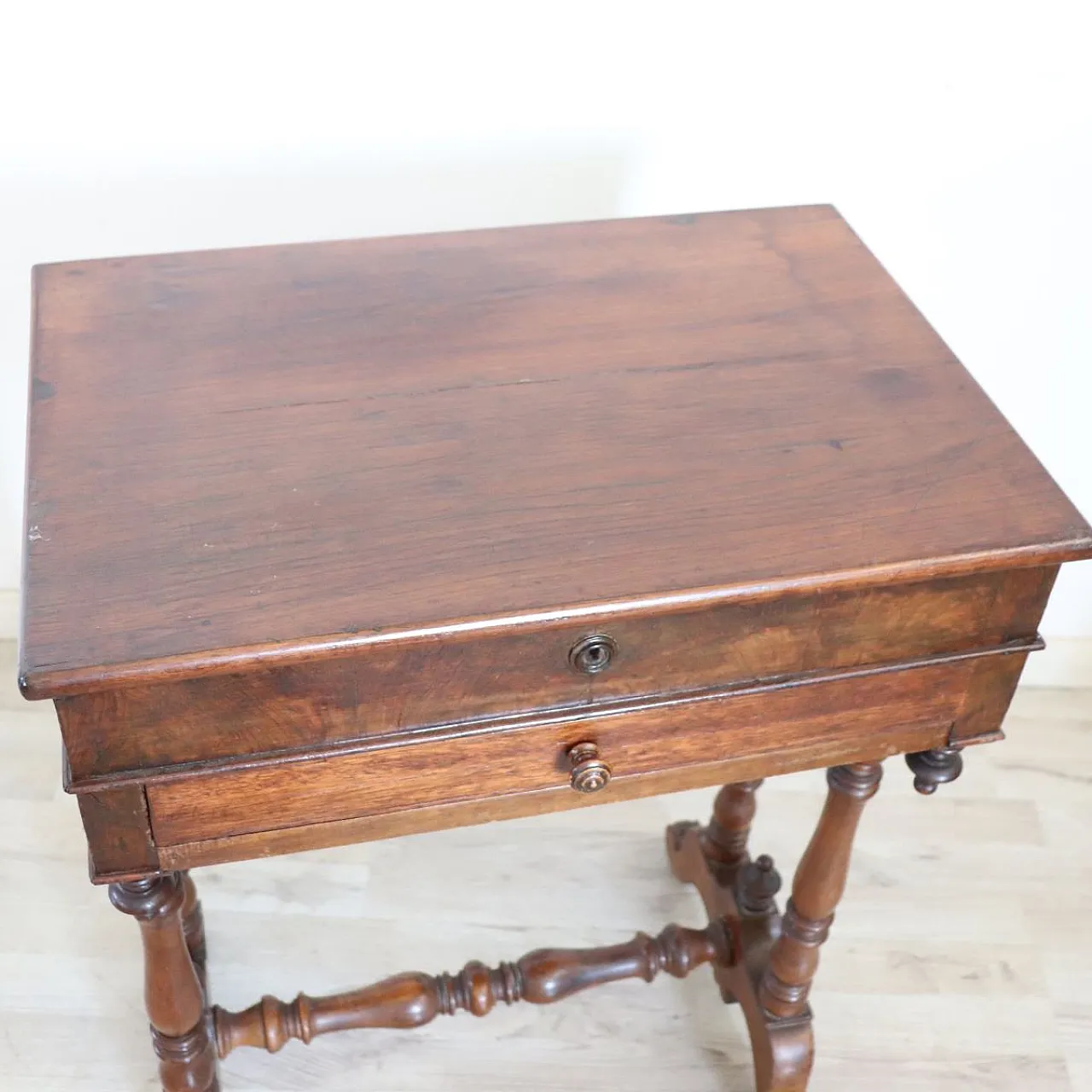 Antique walnut coffee table, 19th century 4