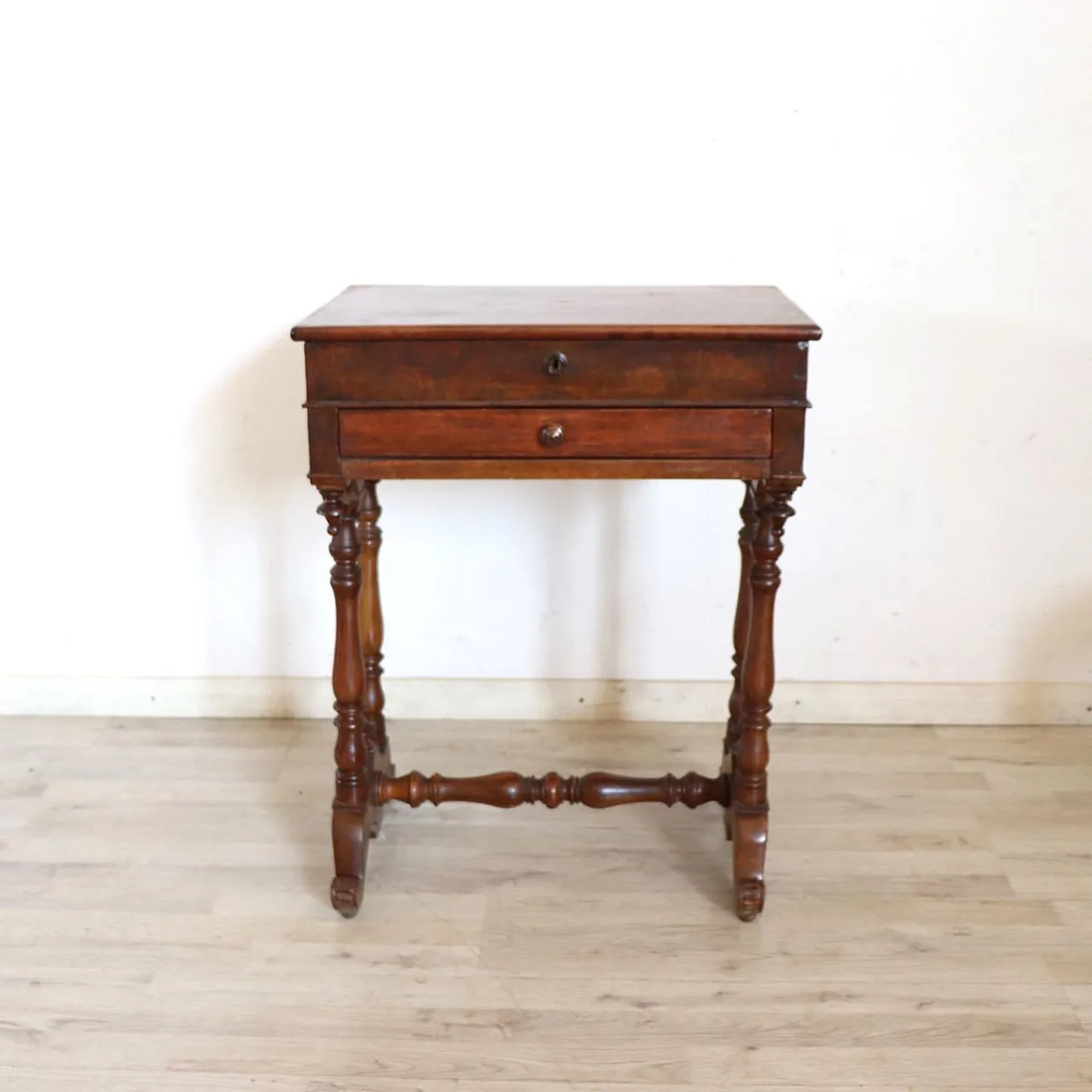 Antique walnut coffee table, 19th century 5