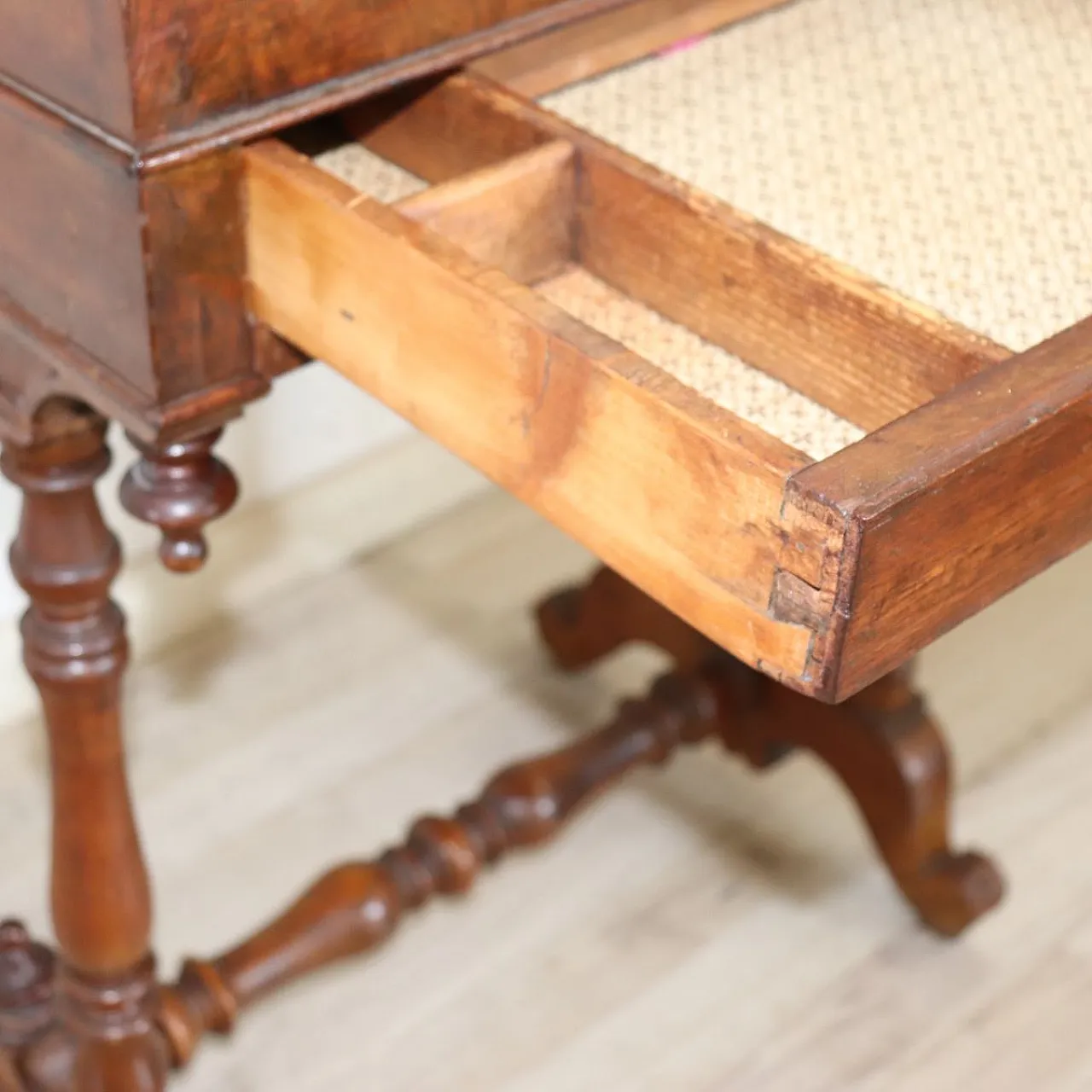 Antique walnut coffee table, 19th century 12