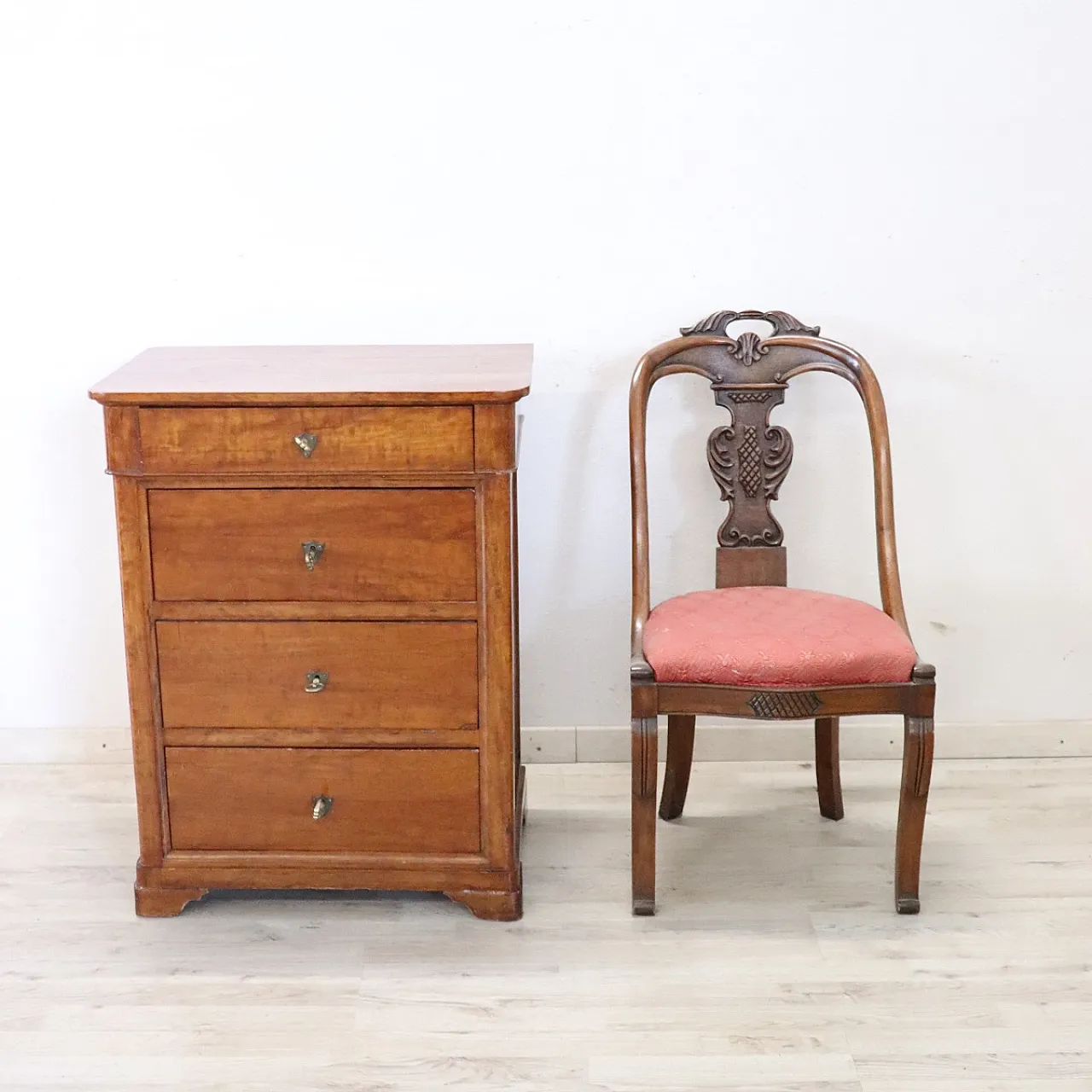 Small antique cherry chest of drawers, 19th century 3