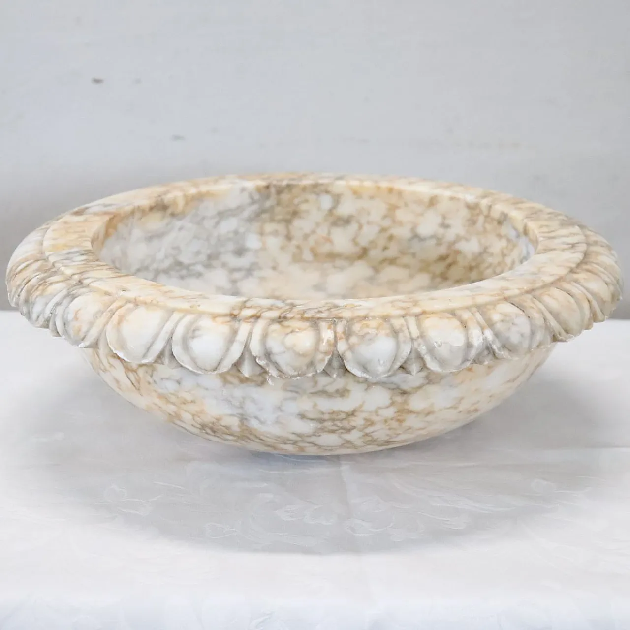 Small sculpted marble tub, early 1900s 2