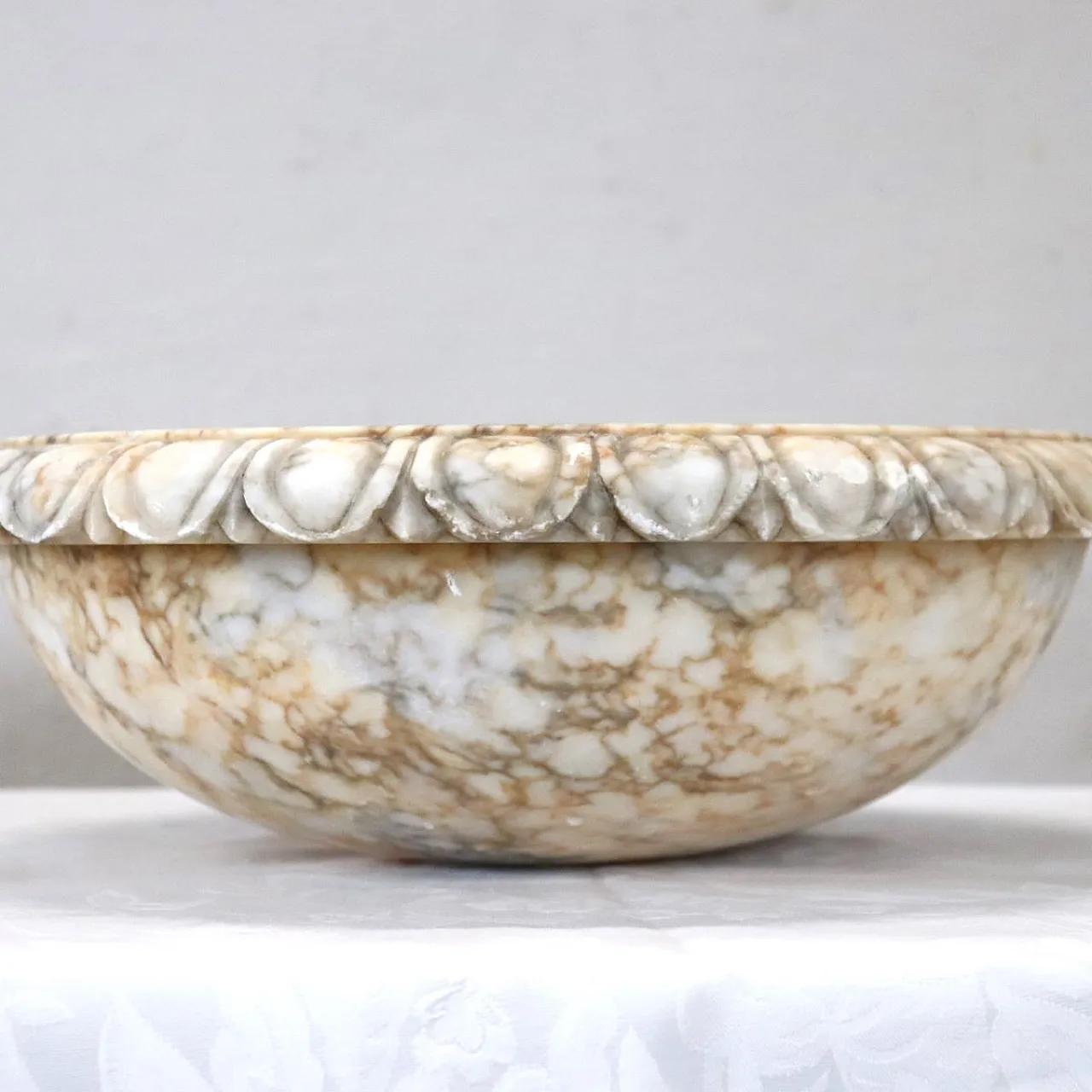 Small sculpted marble tub, early 1900s 4