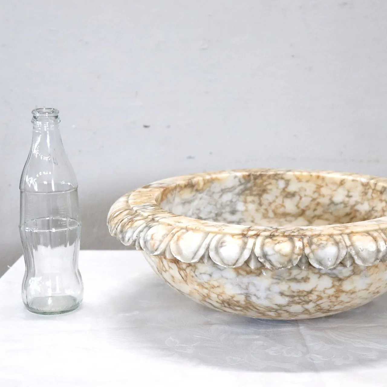 Small sculpted marble tub, early 1900s 5