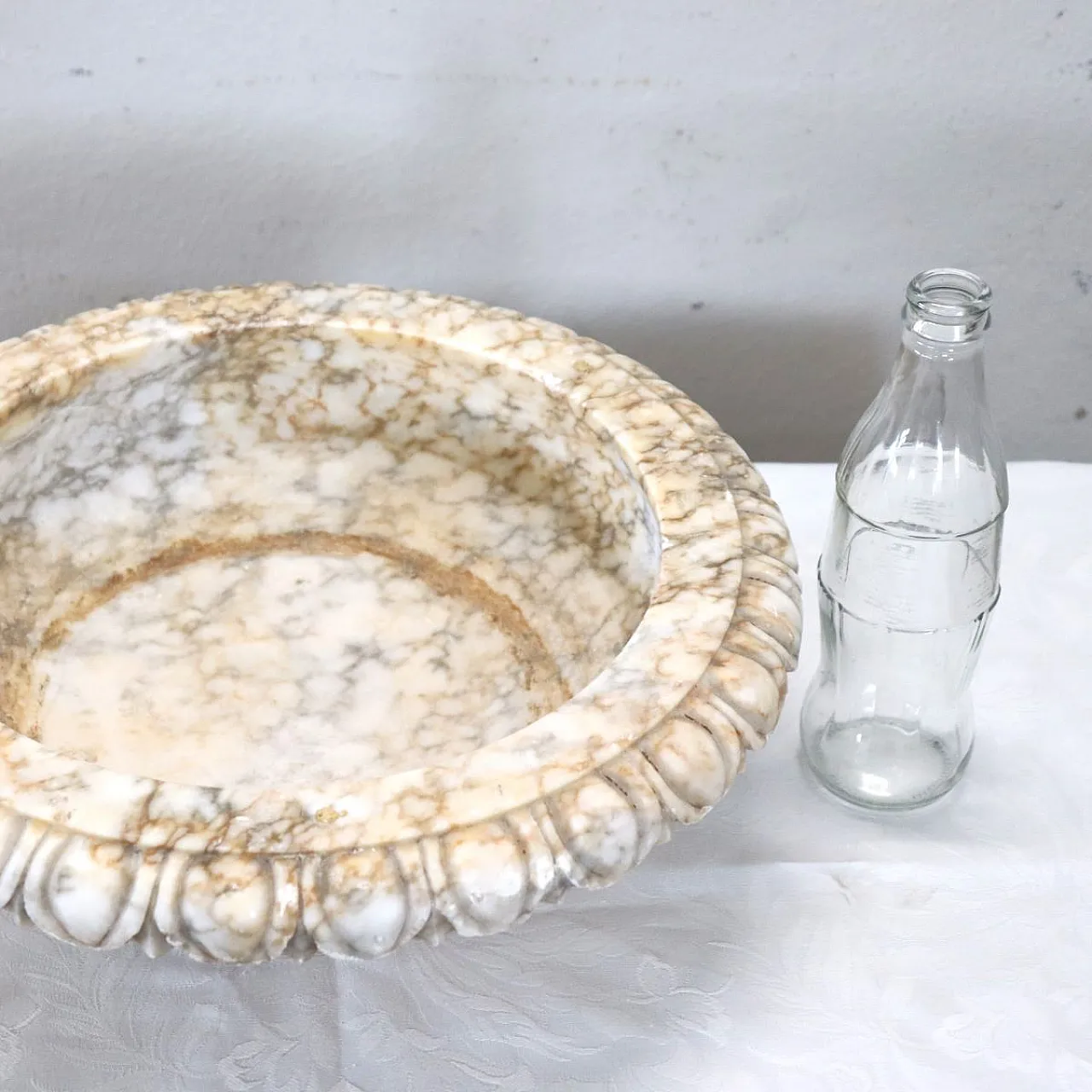 Small sculpted marble tub, early 1900s 6