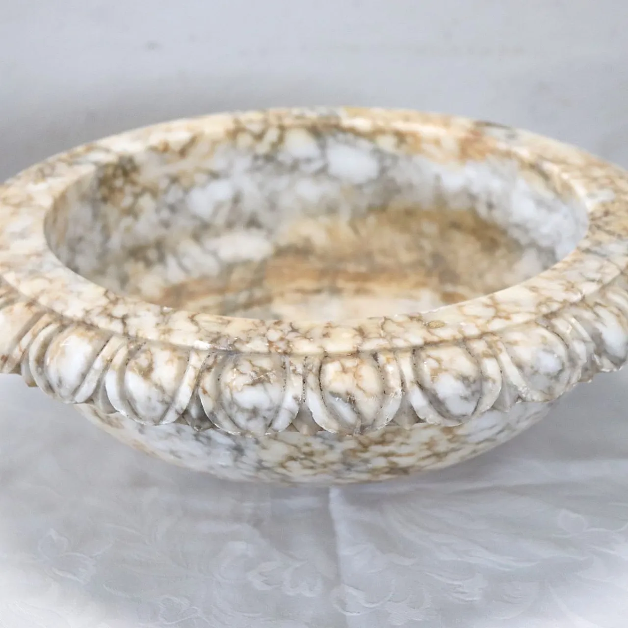 Small sculpted marble tub, early 1900s 9