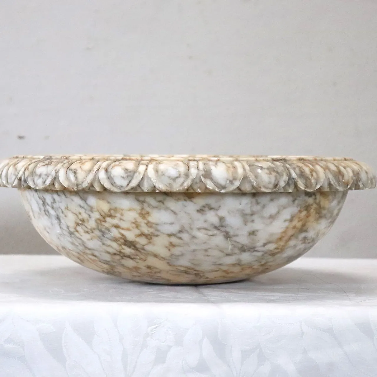 Small sculpted marble tub, early 1900s 12