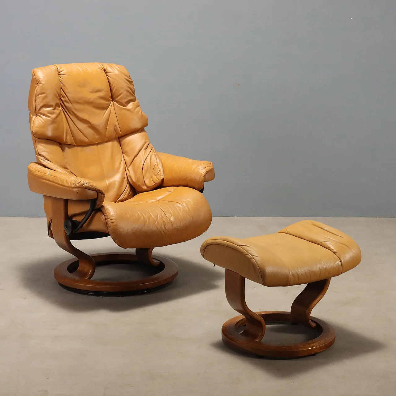 Ekornes armchair with footstool, 1980s 1