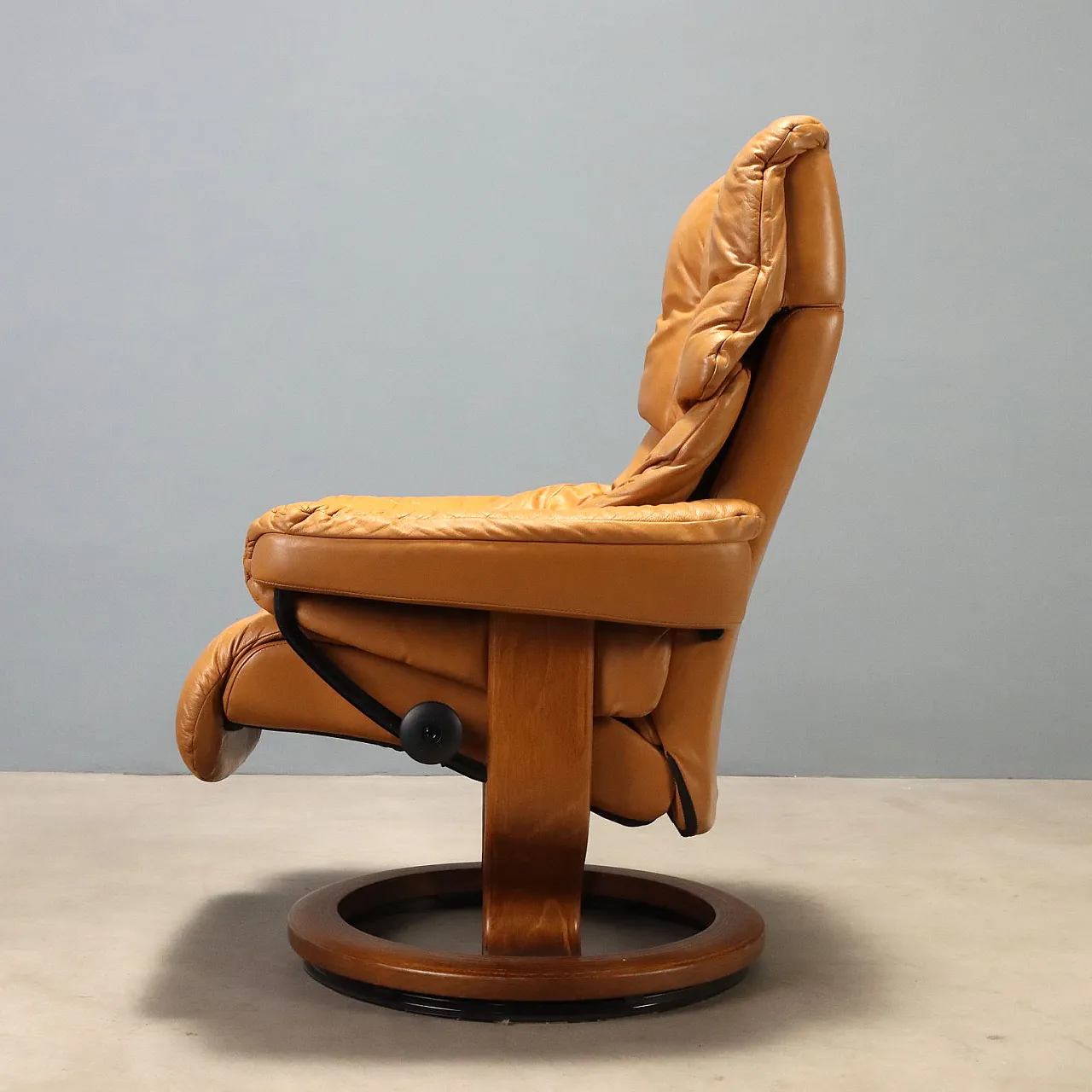 Ekornes armchair with footstool, 1980s 9
