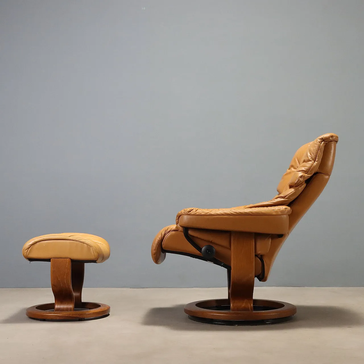 Ekornes armchair with footstool, 1980s 10