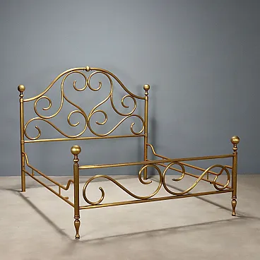 Letto matrimoniale in ottone con particolari arricciati, '900