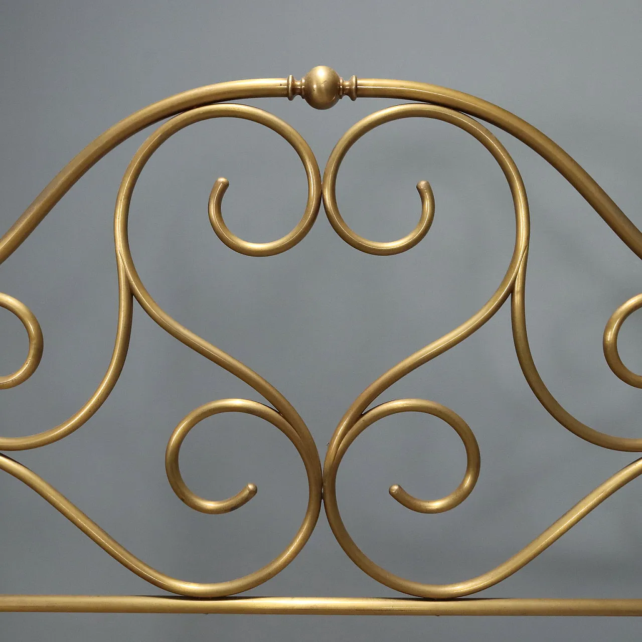 Letto matrimoniale in ottone con particolari arricciati, '900 6