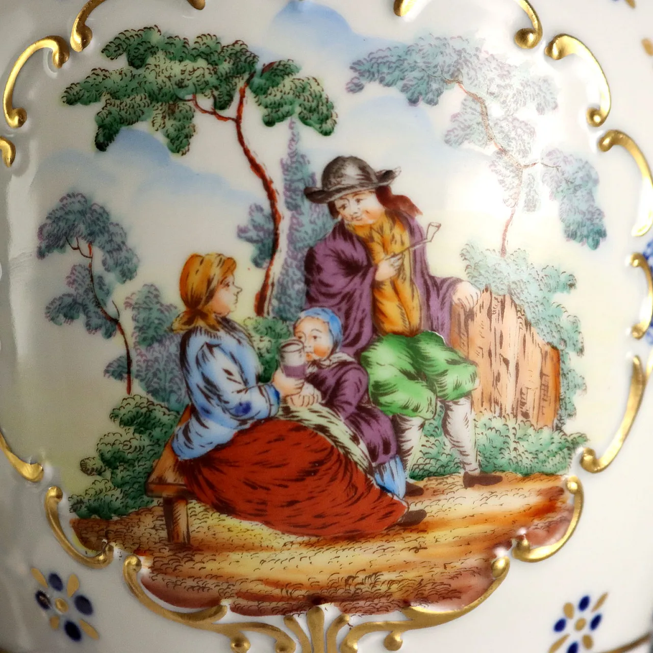 Coppia di vasi in porcellana di Sèvres, '900 3