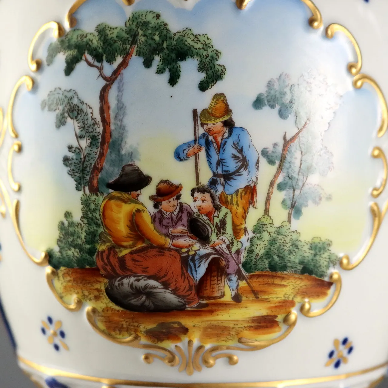 Coppia di vasi in porcellana di Sèvres, '900 4