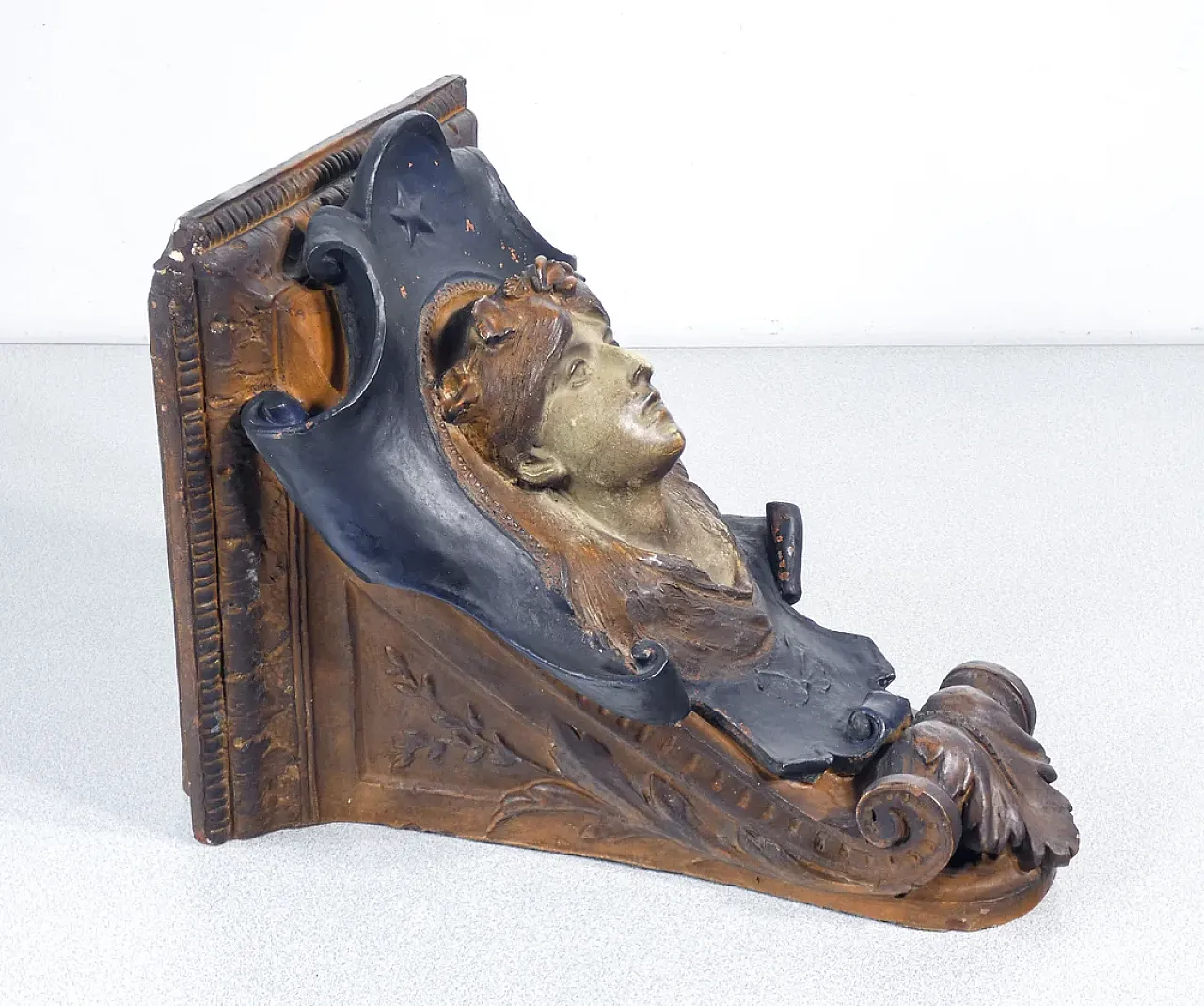 Mensola in terracotta scolpita e dipinta con volto di donna, '800 3