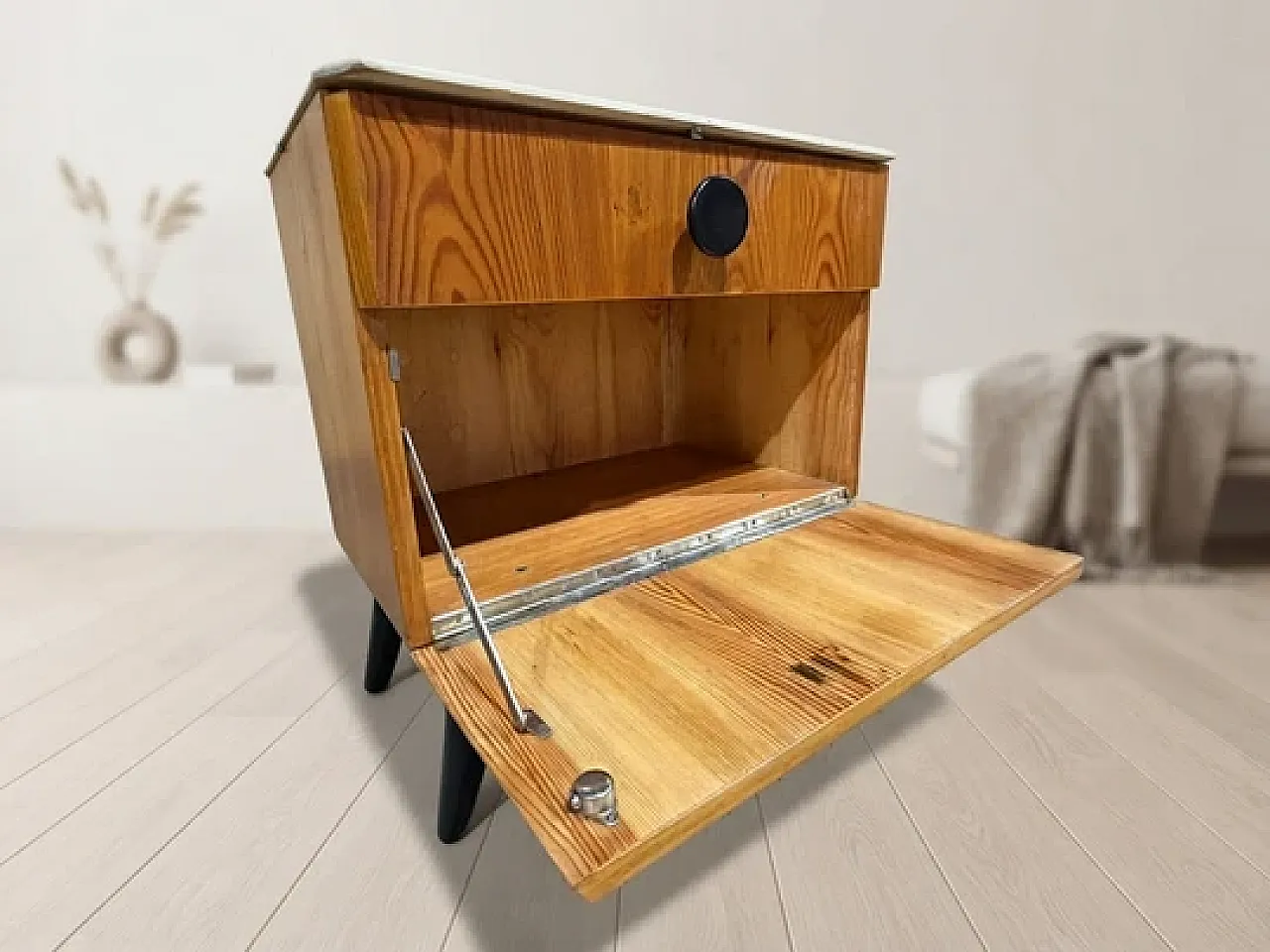 Bedside table by Jindřich Halabala for ÚP Závody, 1950s 9