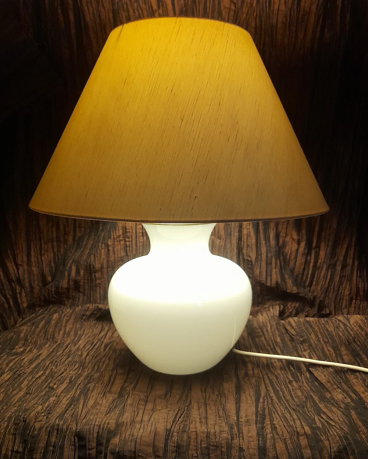 Ve Art classic table lamp in white opal glass, 1980s 1