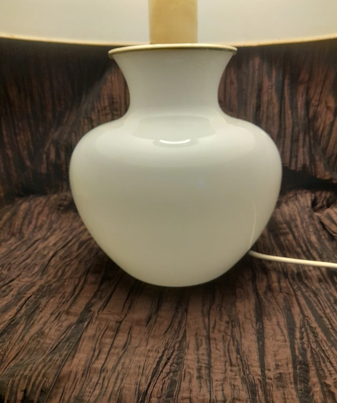 Ve Art classic table lamp in white opal glass, 1980s 2