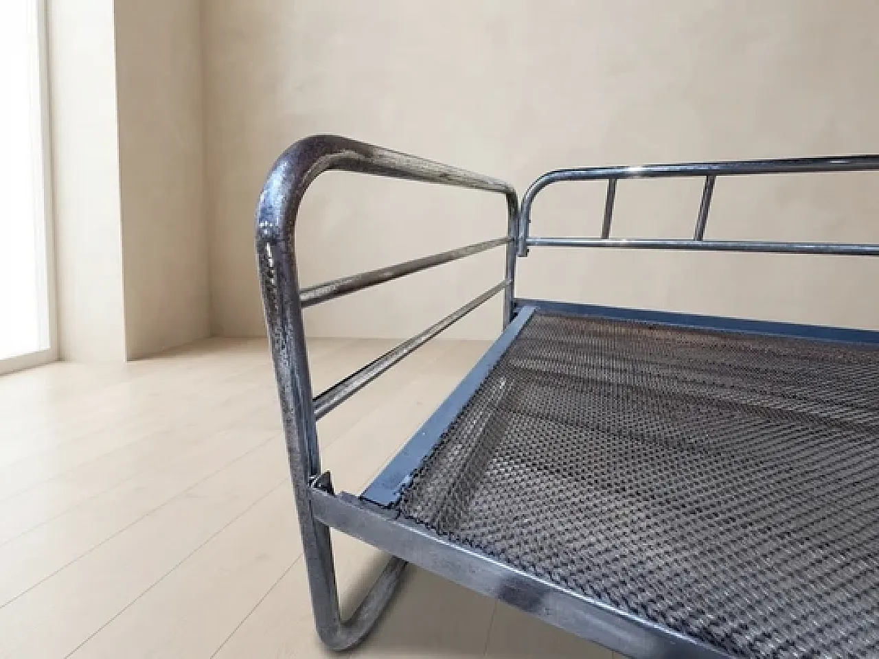 Chrome tubular steel daybed frame, mid-20th century 7