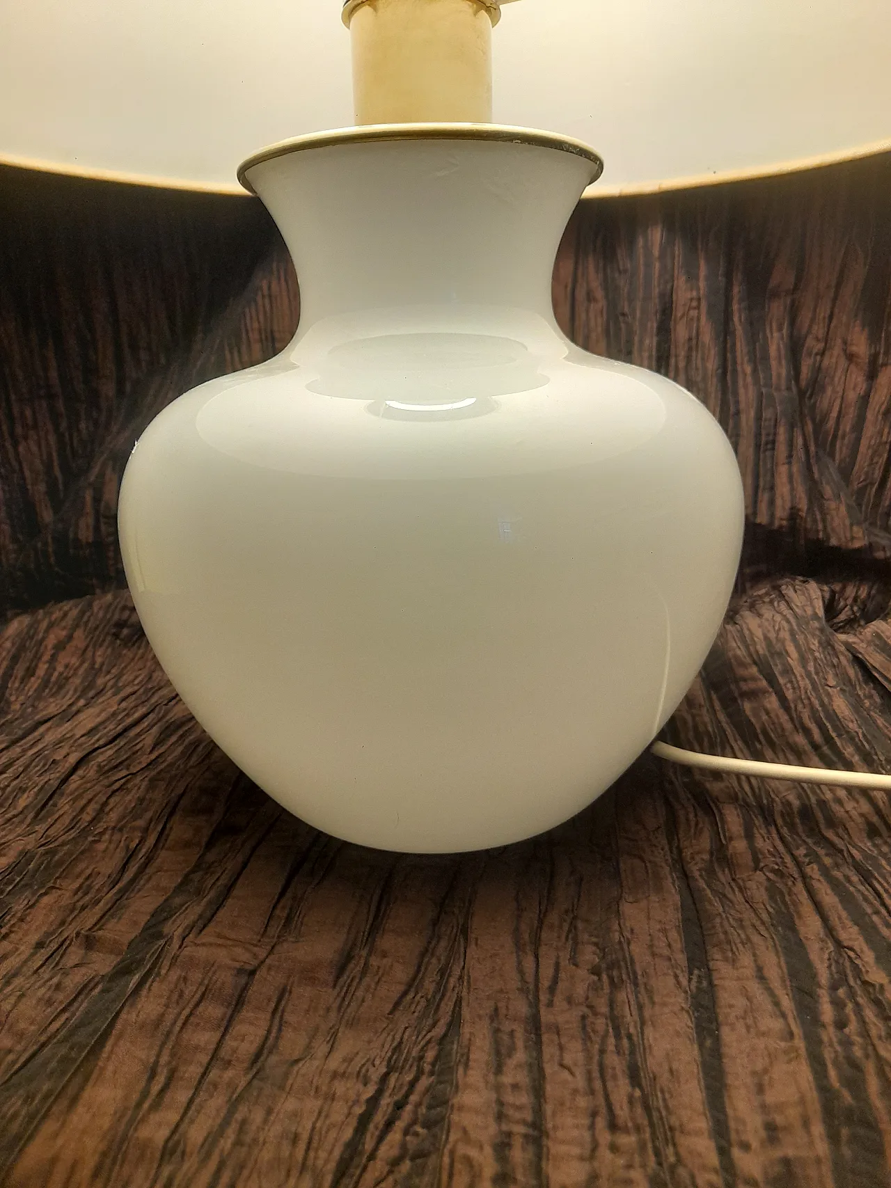 Ve Art classic table lamp in white opal glass, 1980s 7