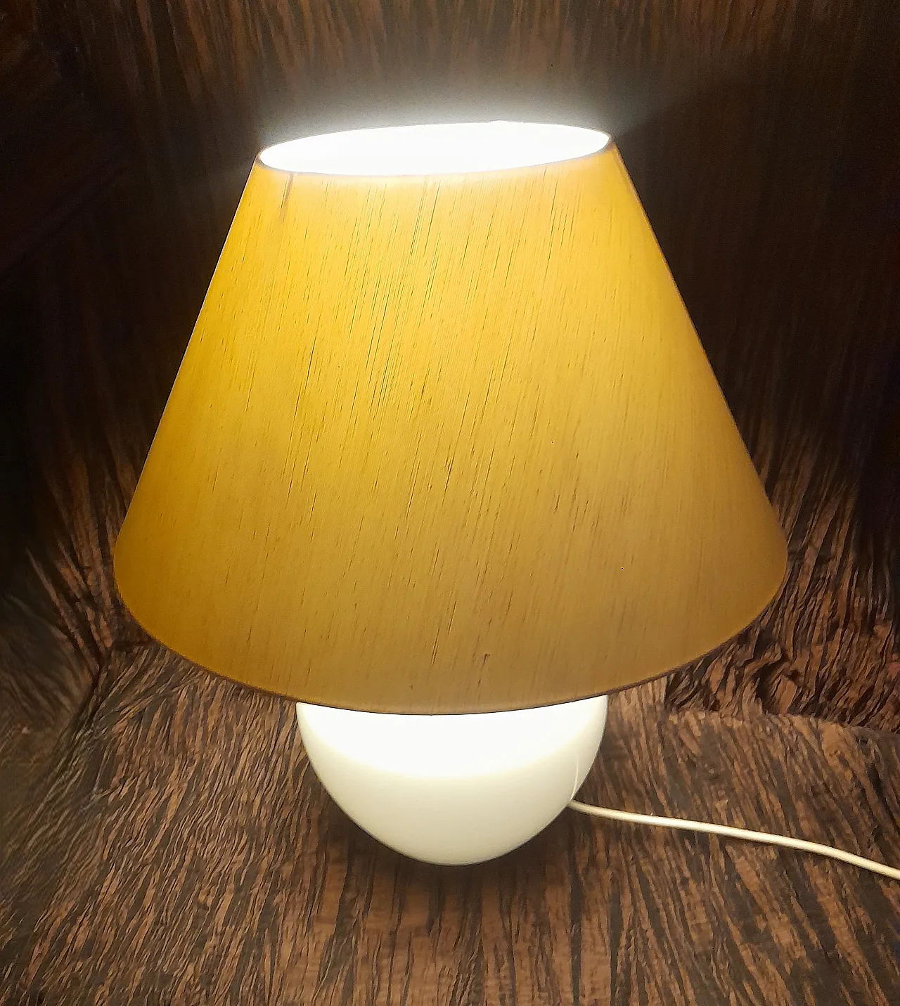 Ve Art classic table lamp in white opal glass, 1980s 8