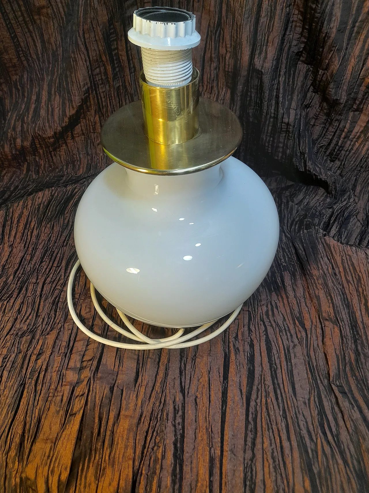 Ve Art classic table lamp in white opal glass, 1980s 18