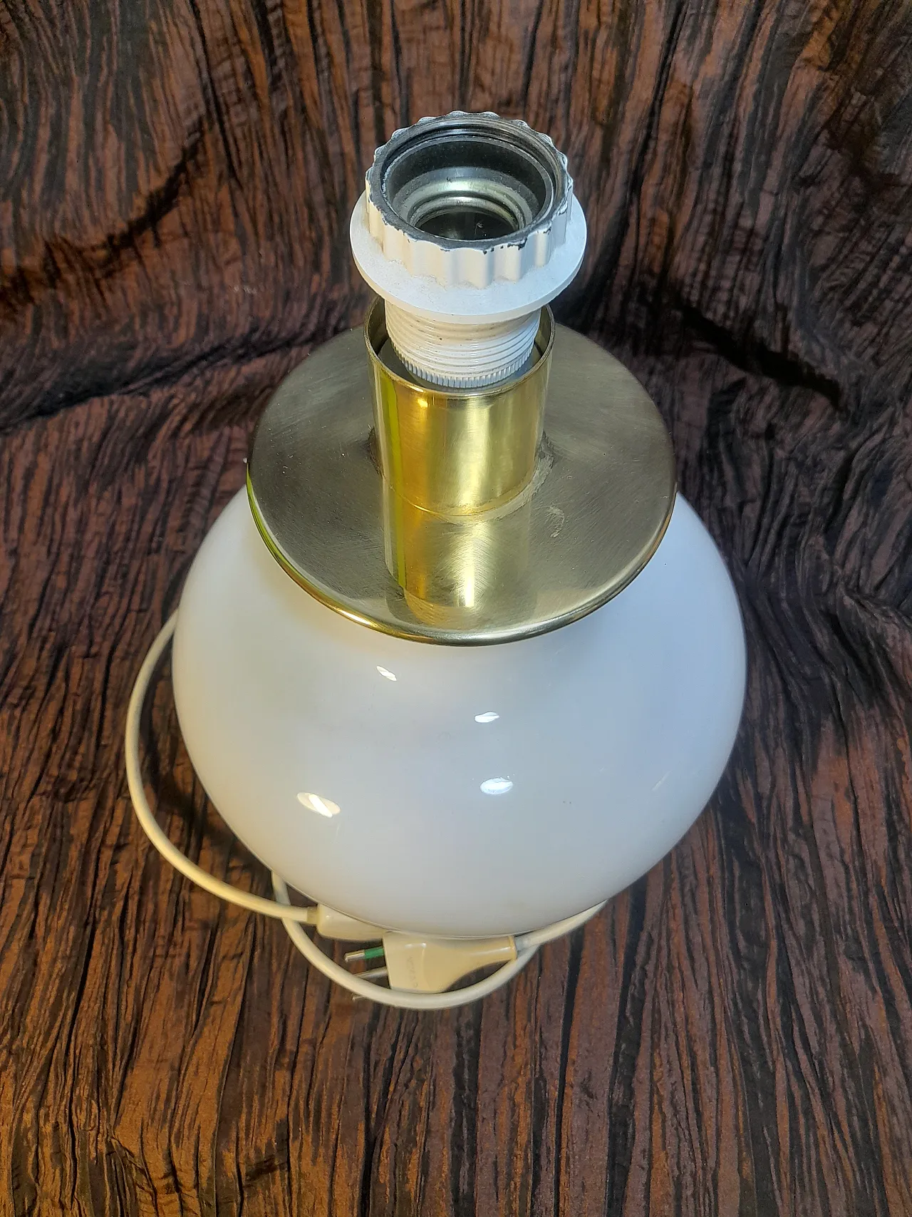 Ve Art classic table lamp in white opal glass, 1980s 23