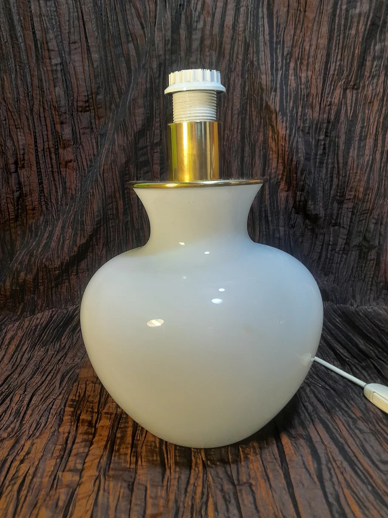 Ve Art classic table lamp in white opal glass, 1980s 24