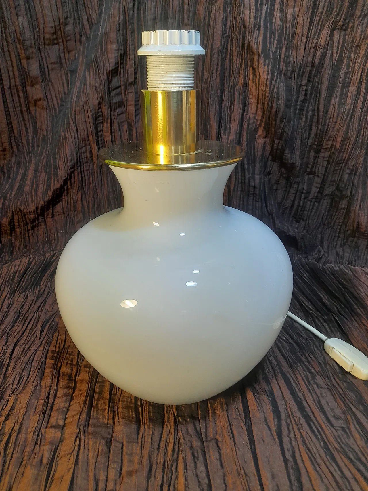 Ve Art classic table lamp in white opal glass, 1980s 25