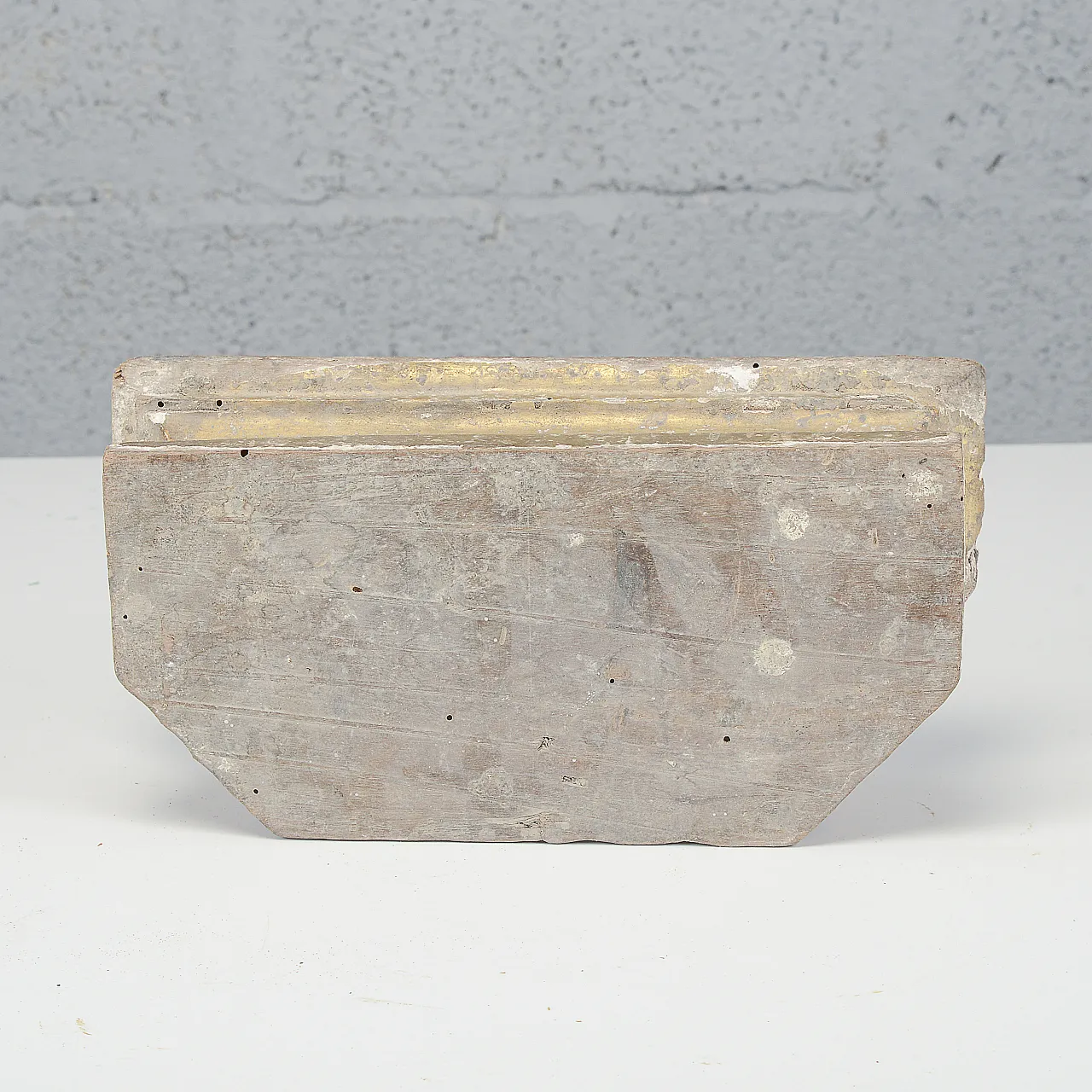 Carved and gilded wooden base, 18th century 7