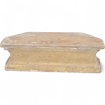 Carved and gilded wooden base, 18th century