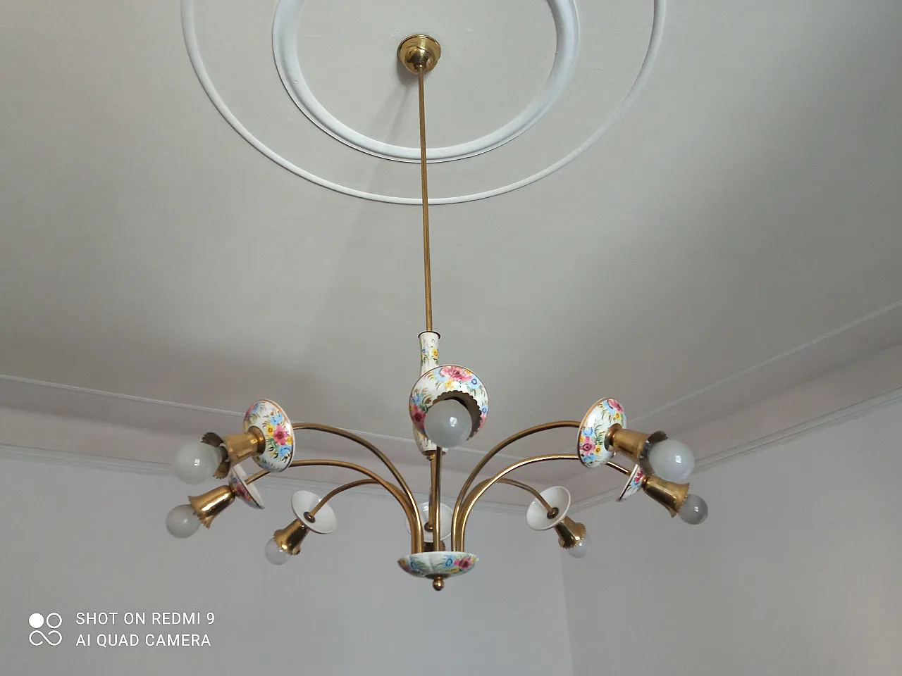 Lampadario floreale in porcellana e ottone, metà 900 1