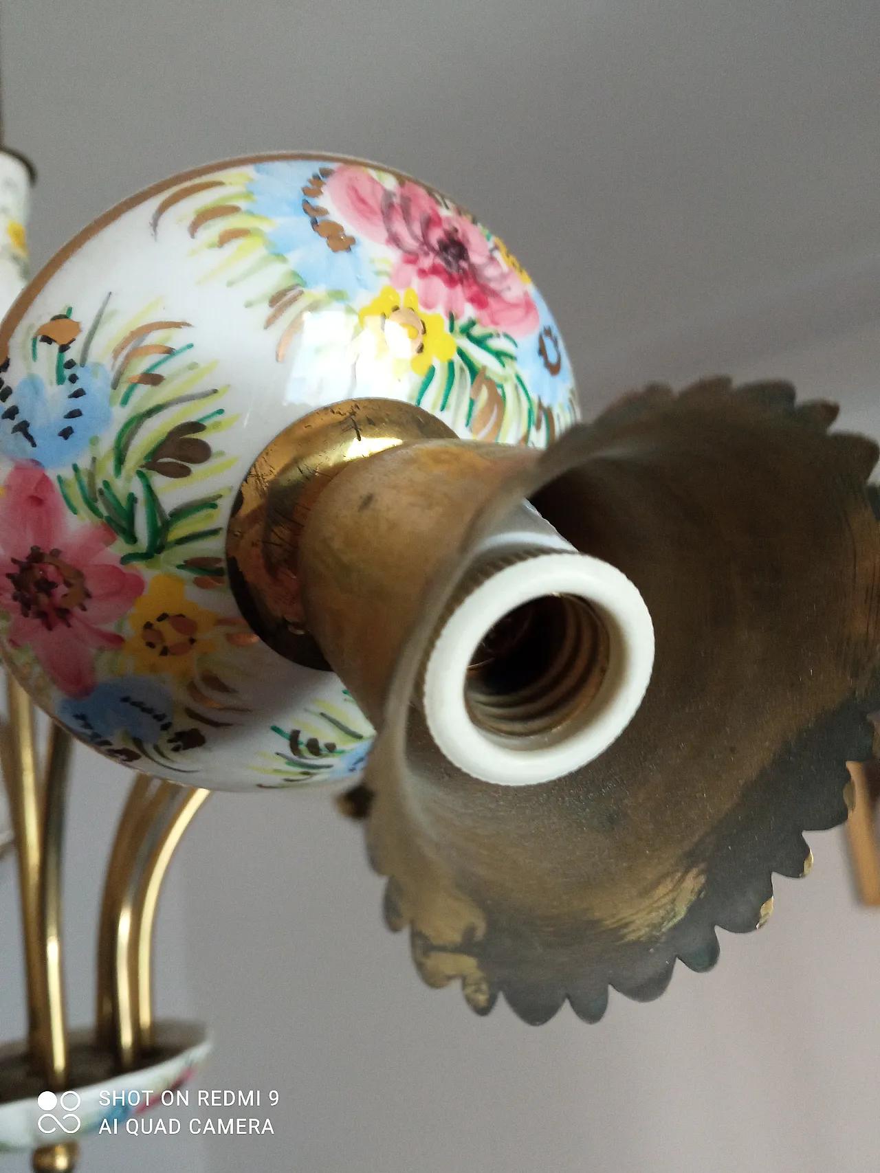 Lampadario floreale in porcellana e ottone, metà 900 12