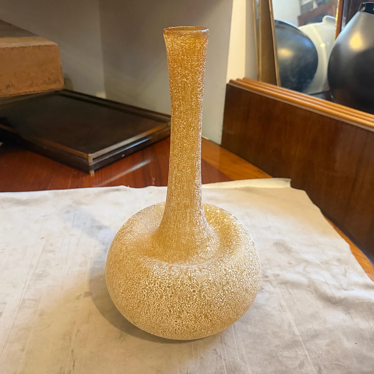 Cenedese style yellow scavo Murano glass vase, 1980s 3