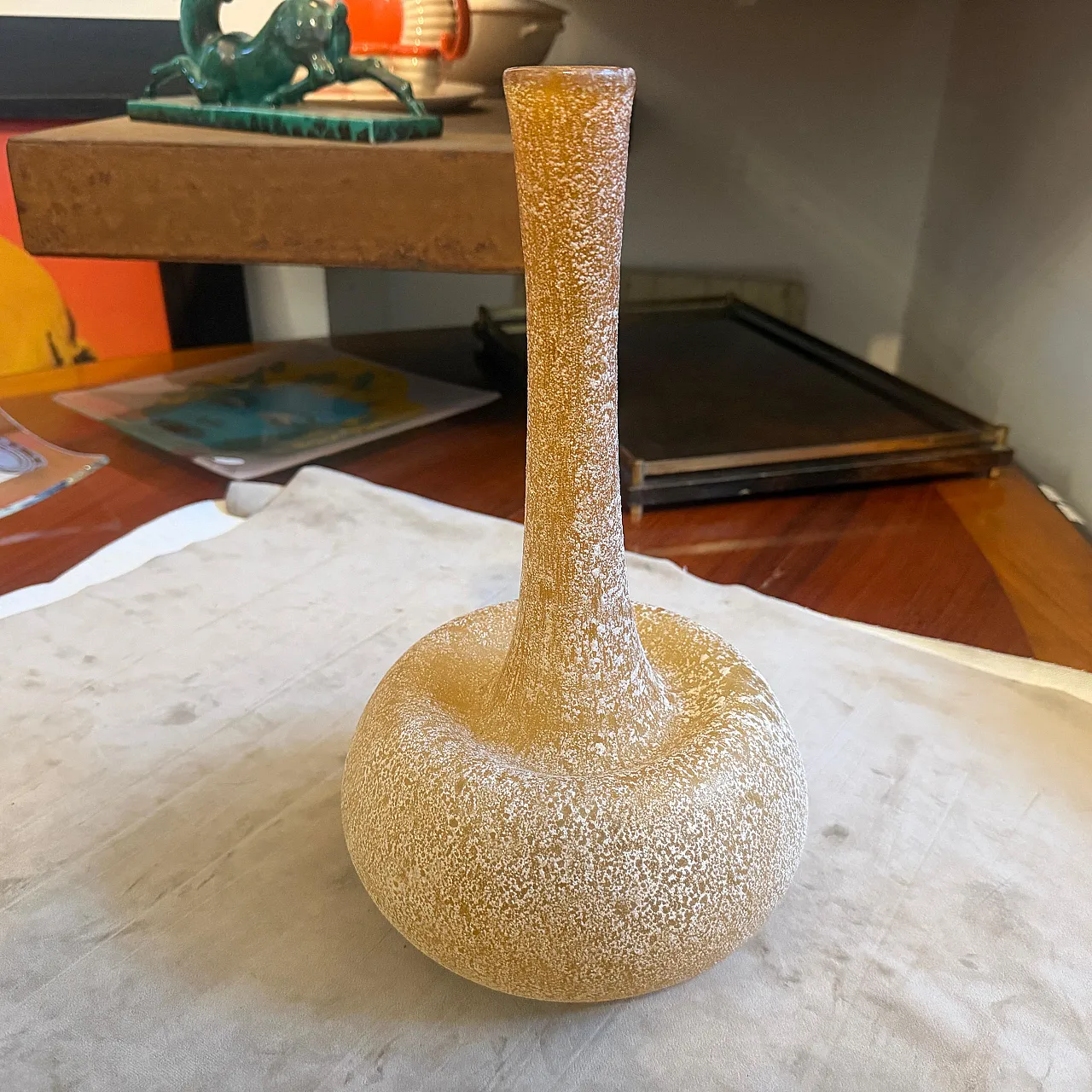 Cenedese style yellow scavo Murano glass vase, 1980s 5